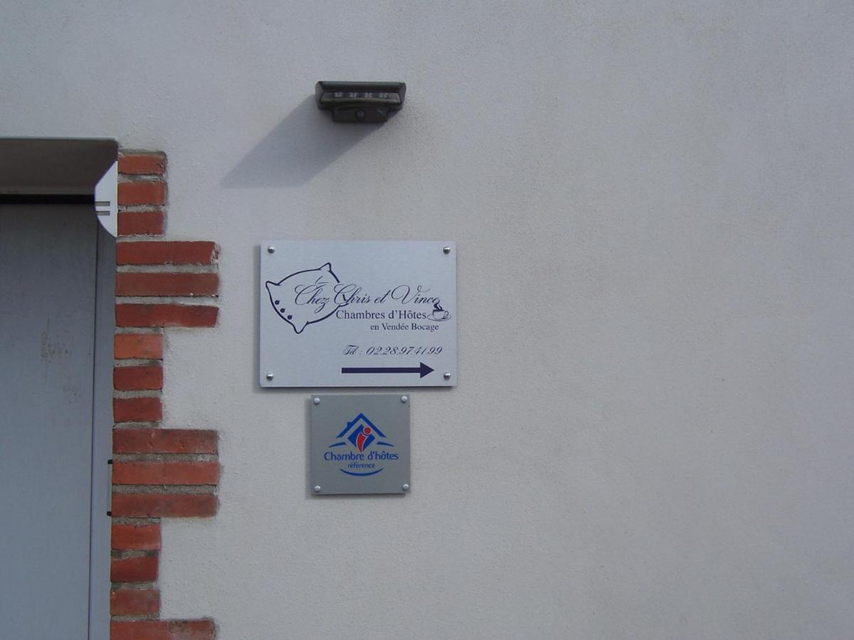 Chez Chris Et Vince Bed & Breakfast Bazoges-en-Paillers ภายนอก รูปภาพ