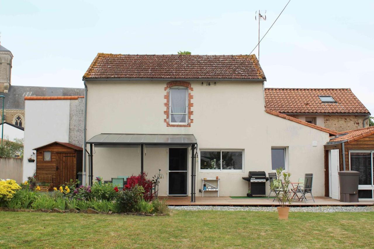 Chez Chris Et Vince Bed & Breakfast Bazoges-en-Paillers ภายนอก รูปภาพ